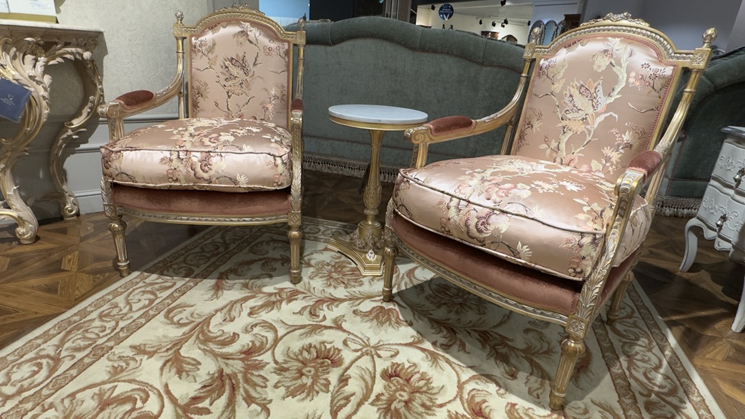 Кресло Angelo Cappellini 1544/W Кресло Angelo Cappellini 1544/W (Италия)