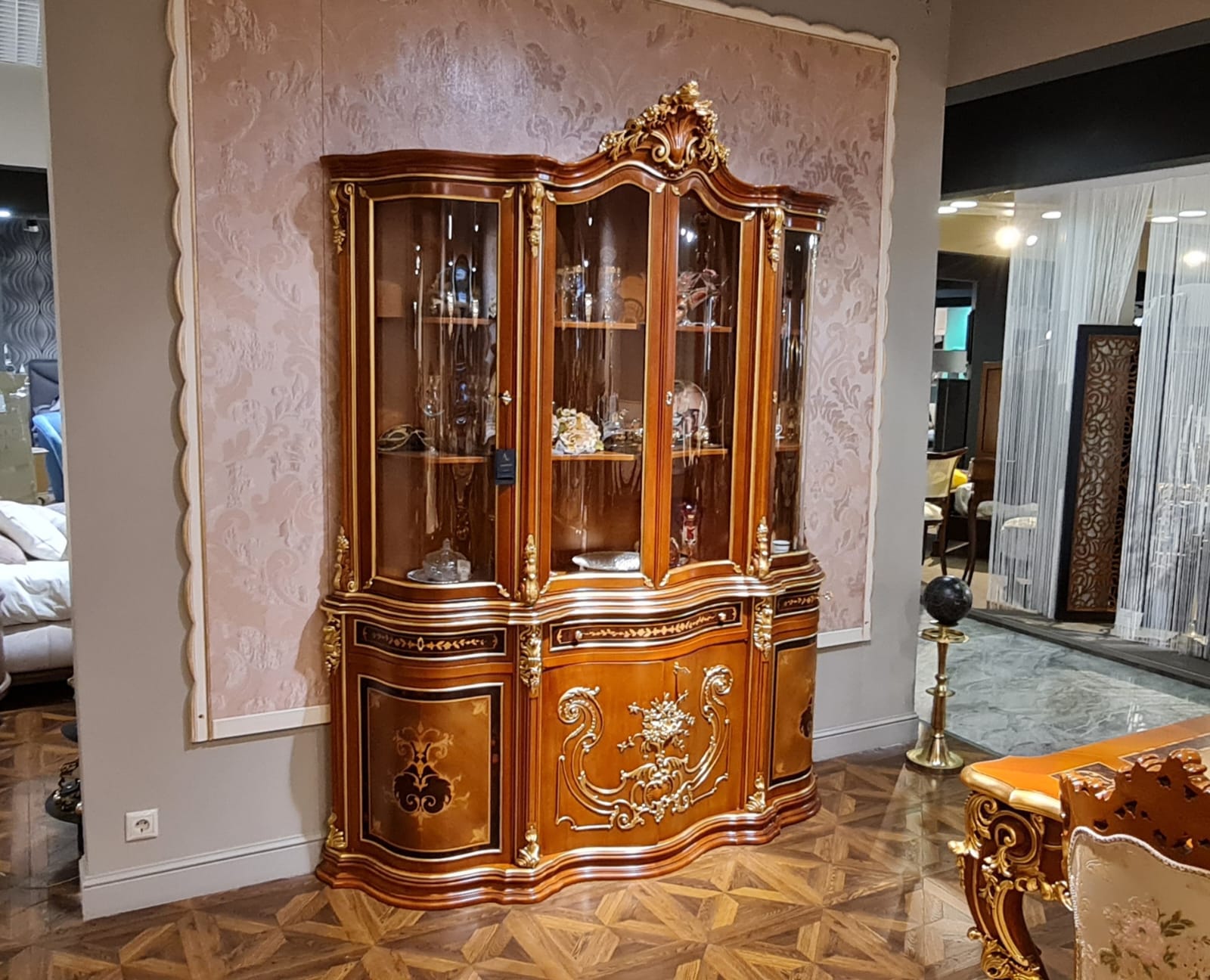 Витрина Asnaghi Interiors Miktars (Италия)