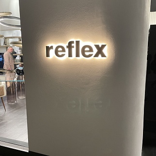 Лучшие модели из стекла компании Reflex на Salone del Mobile Milano 2023