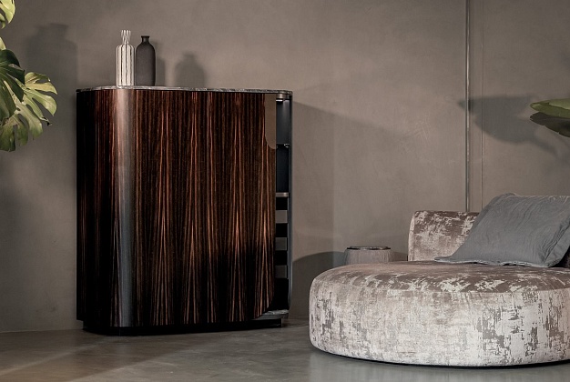 Бар Longhi Hold 1 Бар Longhi Hold (Италия) 1