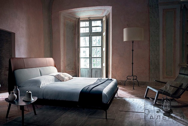 Кровать Poltrona Frau Coupe 1 Кровать Poltrona Frau Coupe (Италия) 1