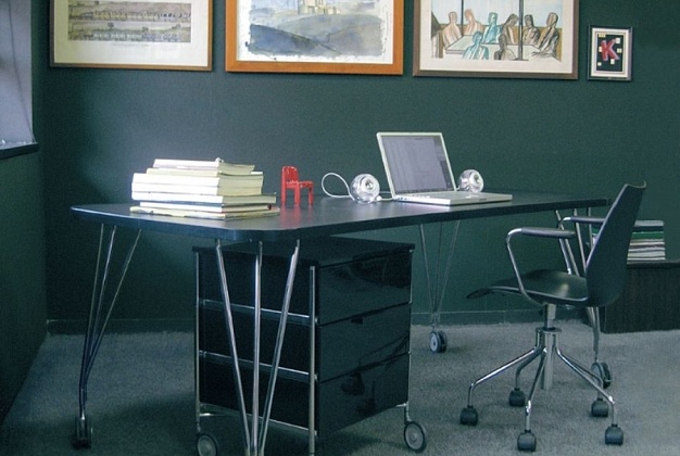 Письменный стол Kartell Max 3 Письменный стол Kartell Max (Италия) 3